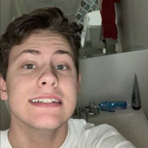 Meet your Posher, Devin